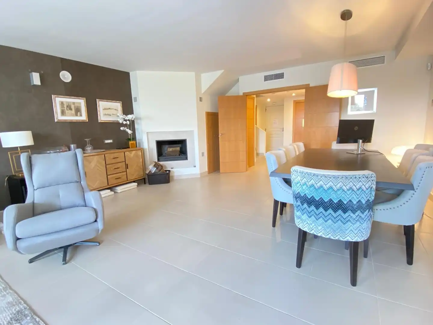 Sala de estar de Casa adosada en venta en Estepona con Aire acondicionado, Terraza y Amueblado