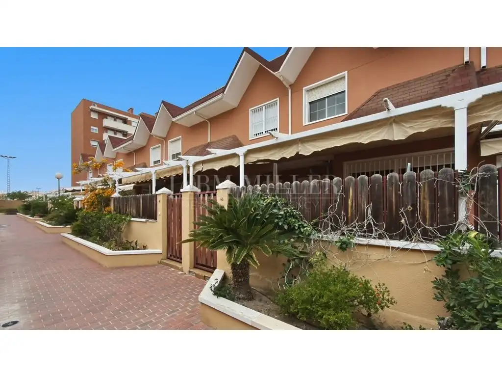 Vista exterior de Casa o chalet en venta en Elche / Elx con Aire acondicionado, Calefacción y Jardín privado