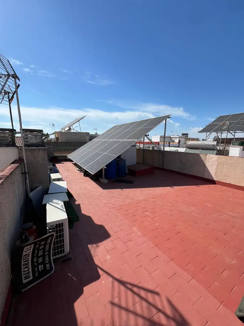 Terrasse von Einfamilien-Reihenhaus zum Verkauf in La Rinconada mit Klimaanlage, Abstellraum und Balkon