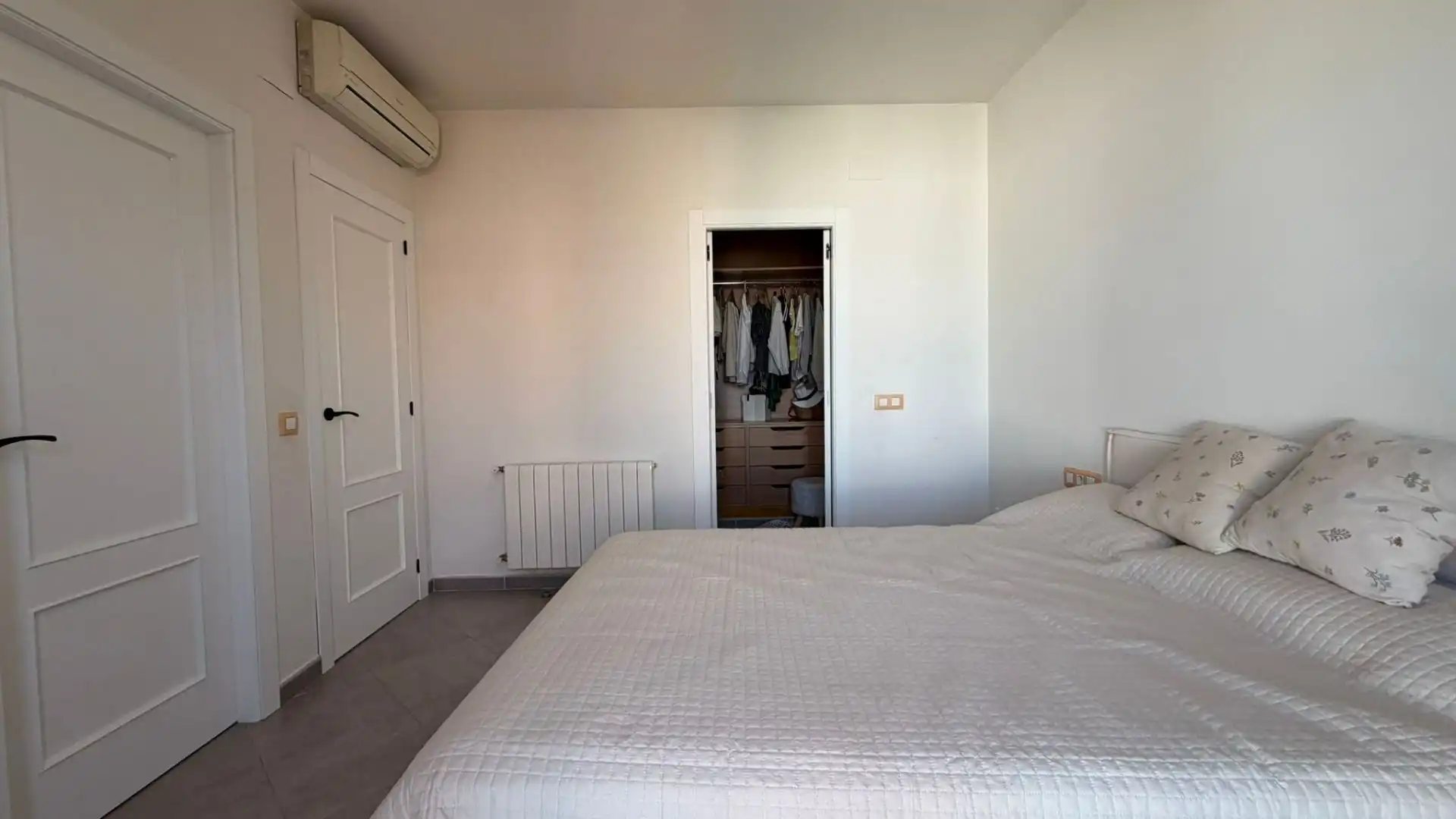 Schlafzimmer von Einfamilien-Reihenhaus zum Verkauf in Villanueva de Castellón mit Klimaanlage und Abstellraum