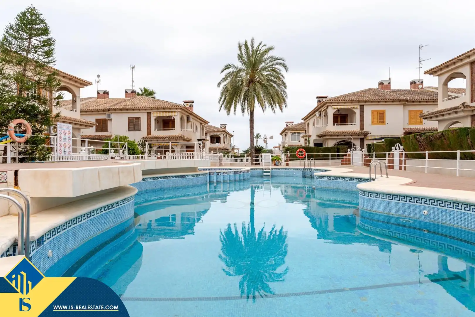 Bungalow amb piscina en venda a Los Balcones - Los Altos