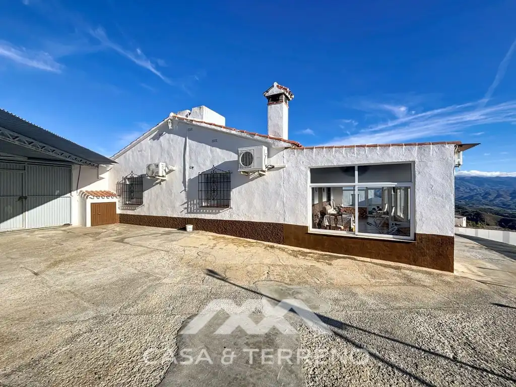 Vista exterior de Casa o chalet en venta en Macharaviaya con Aire acondicionado, Jardín privado y Terraza
