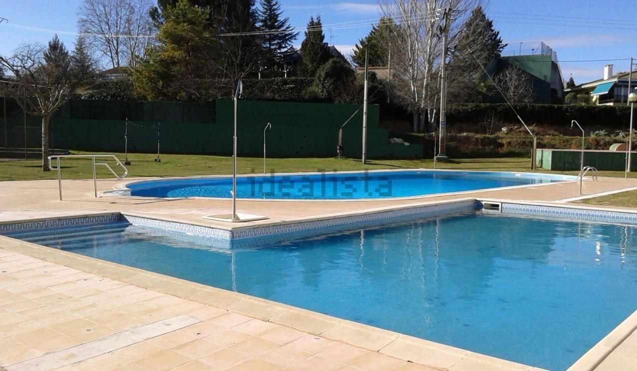 Piscina de Pis en venda en Albelda de Iregua amb Calefacció, Parquet i Terrassa