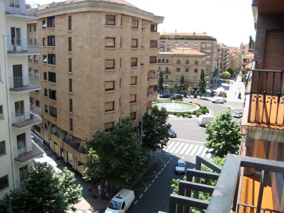 Vista exterior de Piso de alquiler en Salamanca Capital con Parquet, Terraza y Amueblado