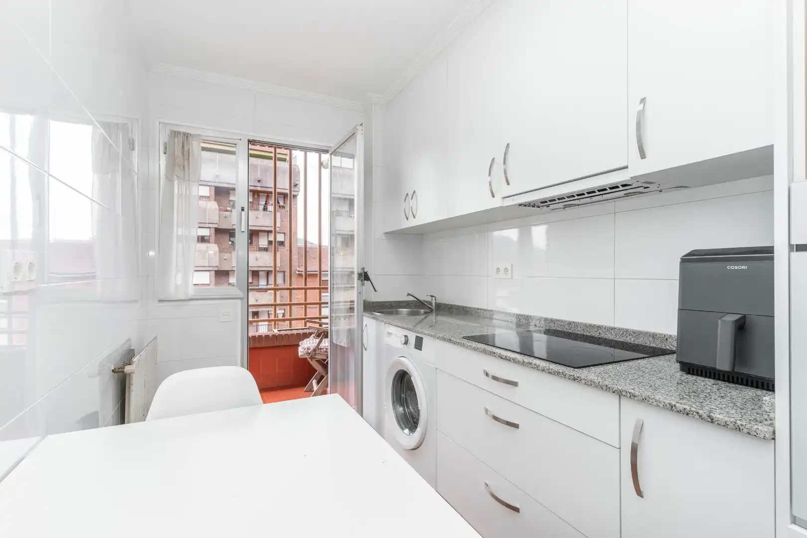 Cuina de Apartament en venda en Oviedo  amb Calefacció, Terrassa i Balcó