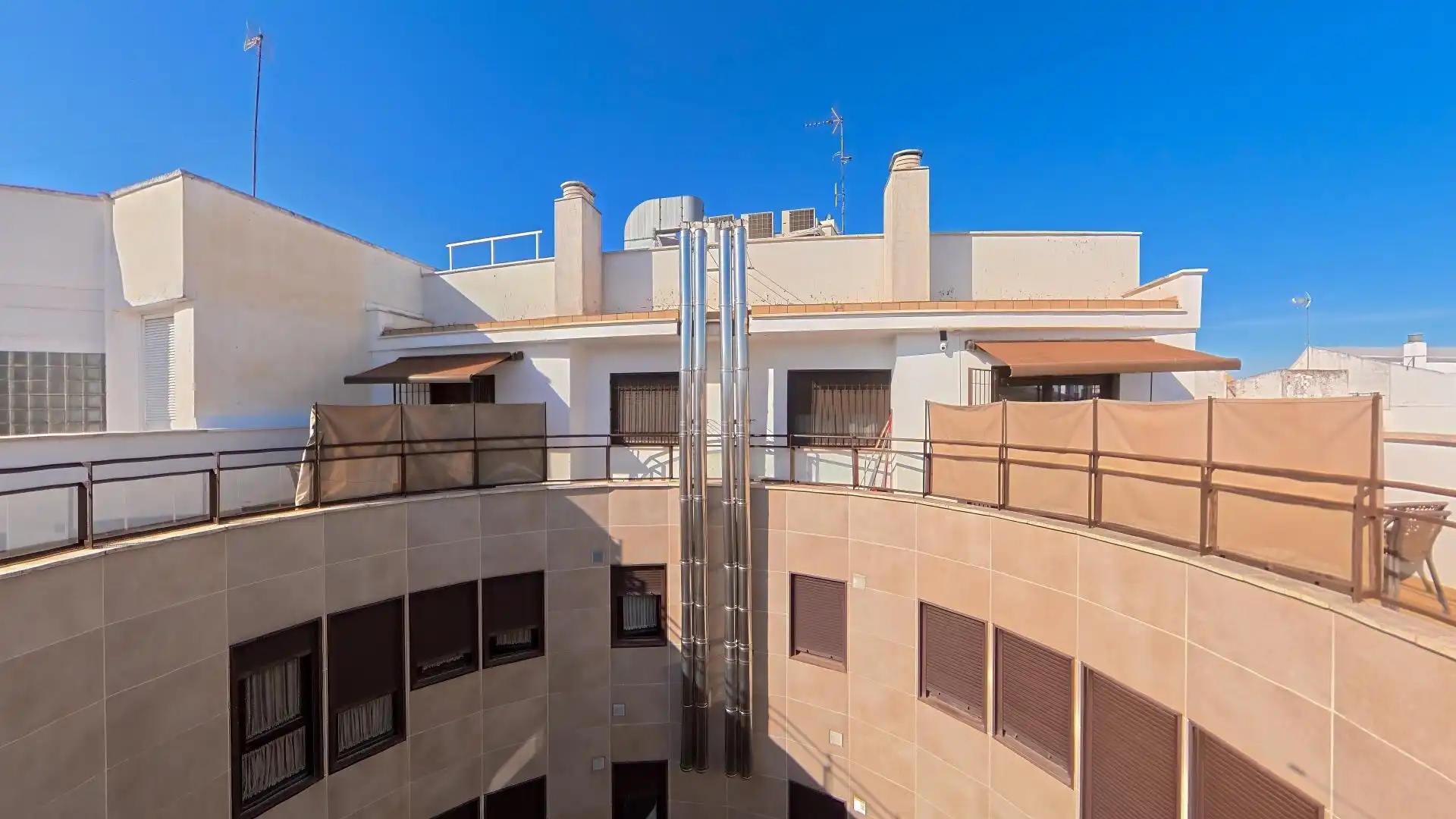 Außenansicht von Dachboden zum Verkauf in Sevilla mit Klimaanlage, Heizung und Terrasse
