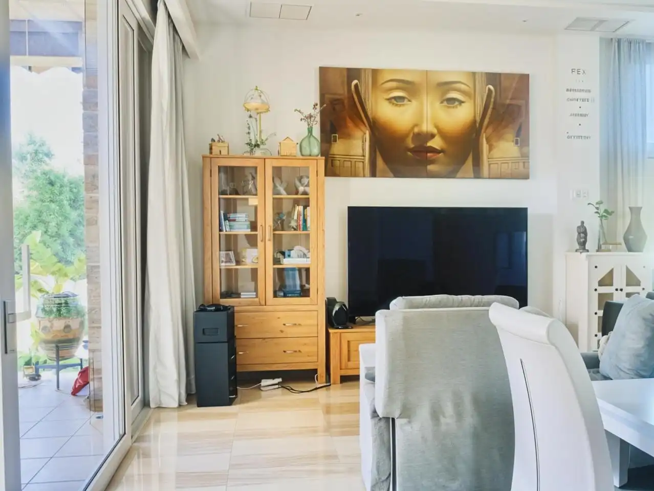 Sala d'estar de Casa o xalet en venda en Tomares amb Aire condicionat, Jardí privat i Parquet