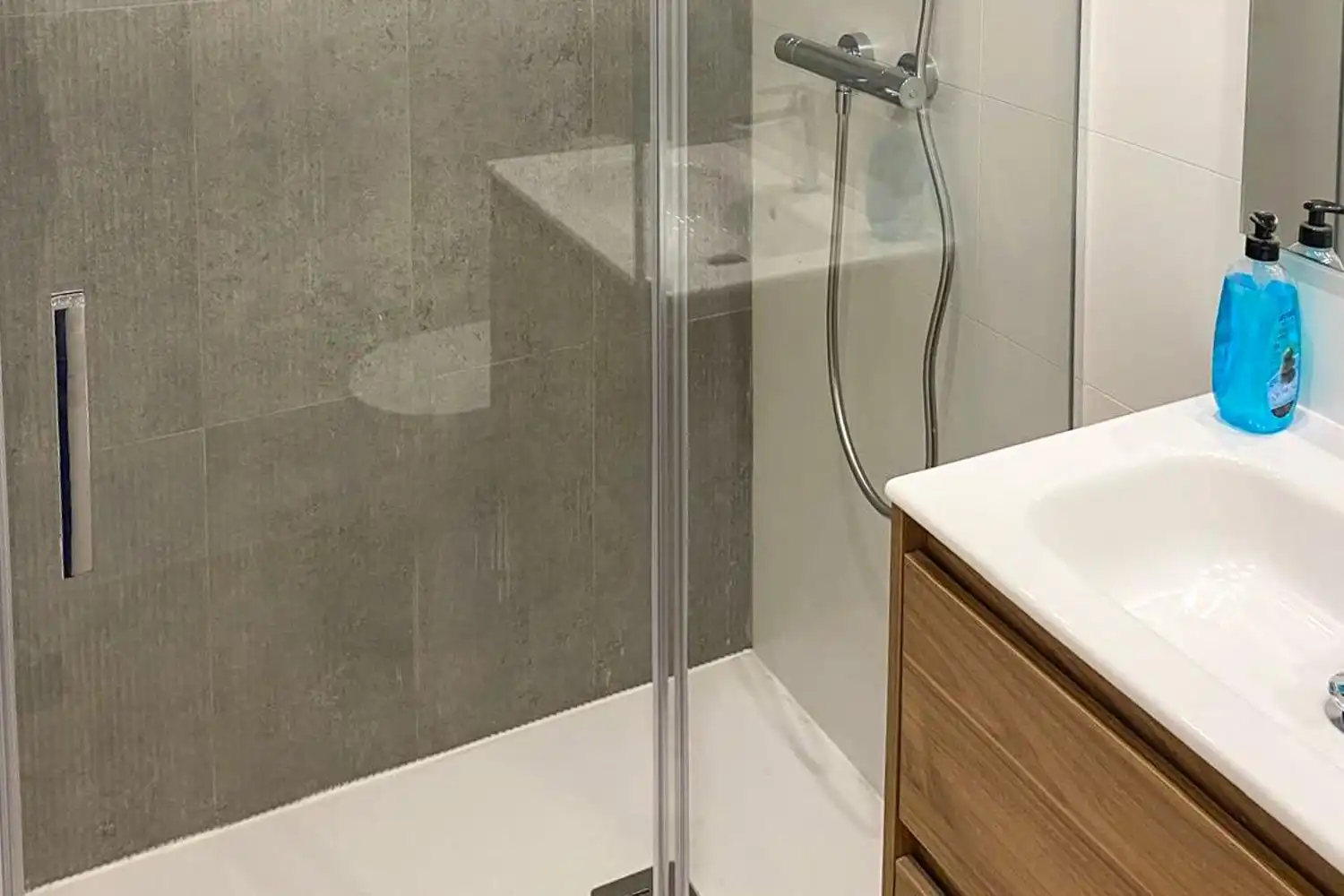 Bathroom of Flat for rent in Madrid  with Terrace and Storage room