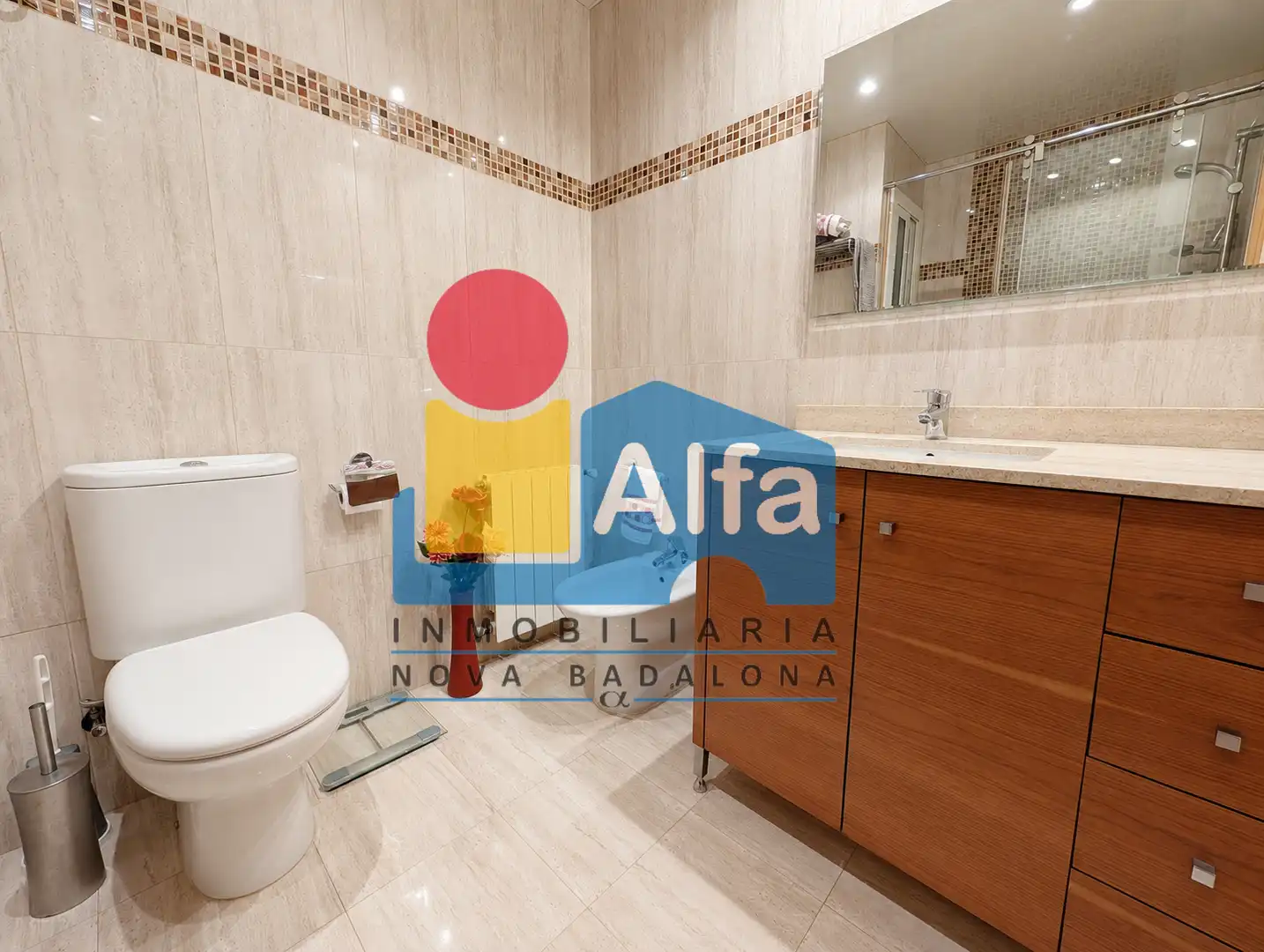 Baño de Piso en venta en Badalona con Aire acondicionado, Calefacción y Jardín privado