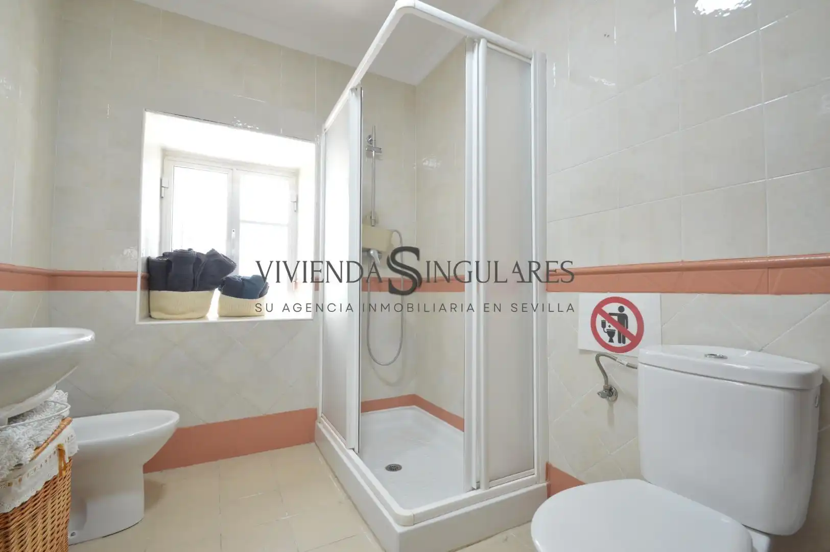 Baño de Casa adosada en venta en Cazalla de la Sierra con Aire acondicionado, Calefacción y Terraza