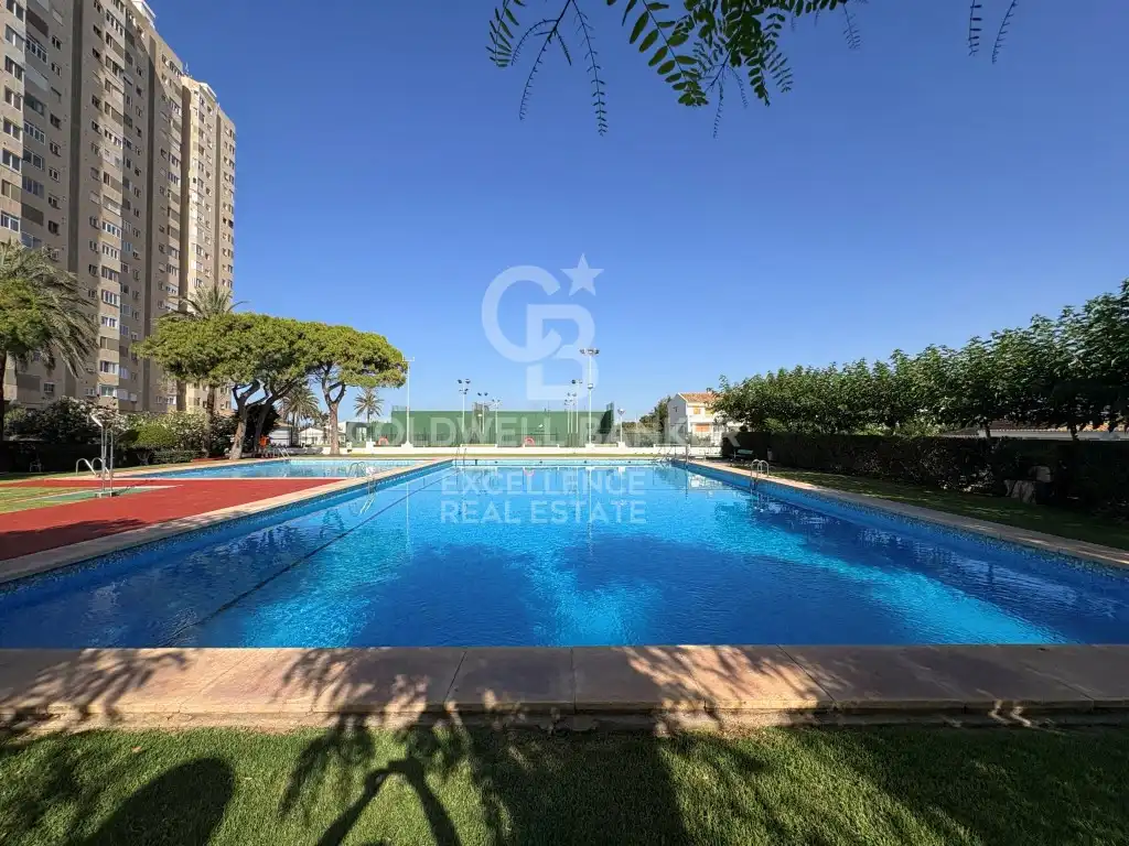 Vista exterior de Planta baja en venta en El Puig de Santa Maria con Jardín privado, Piscina y Horno