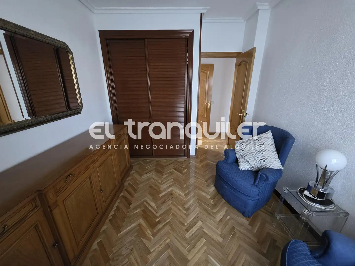 Dormitori de Pis de lloguer en Madrid amb Aire condicionat, Parquet i Piscina