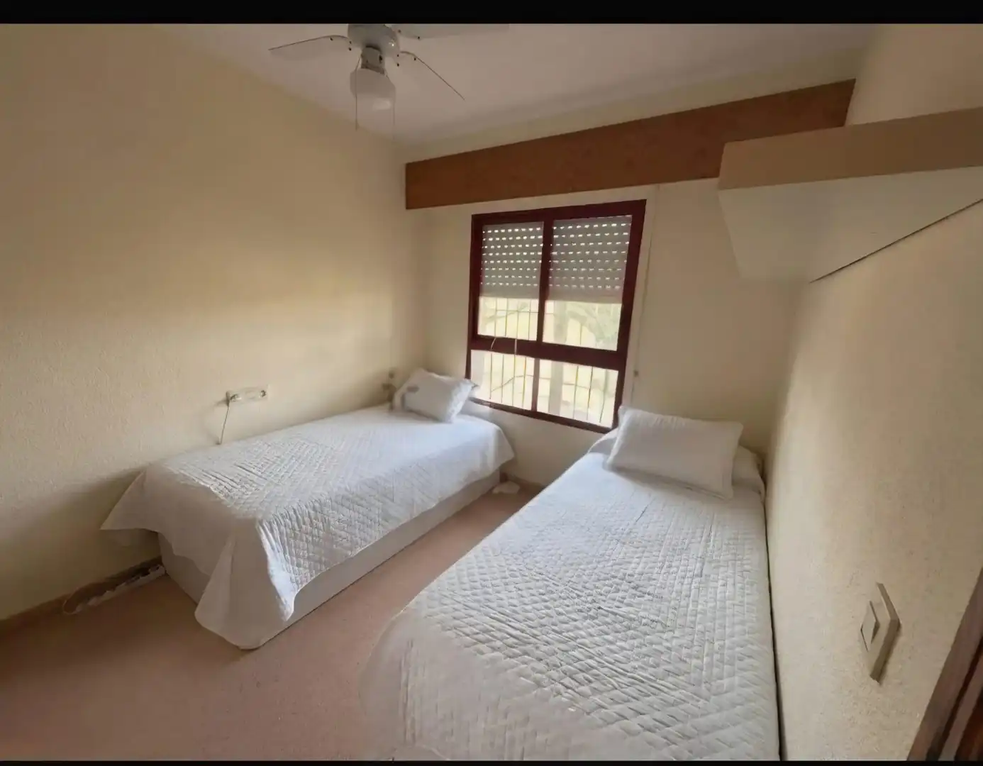 Dormitori de Casa adosada en venda en El Campello amb Aire condicionat, Jardí privat i Terrassa