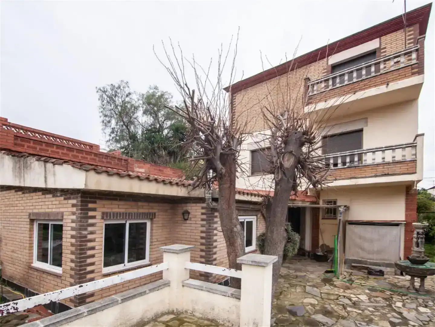 Vista exterior de Casa o xalet en venda en Esparreguera amb Aire condicionat, Piscina i Balcó