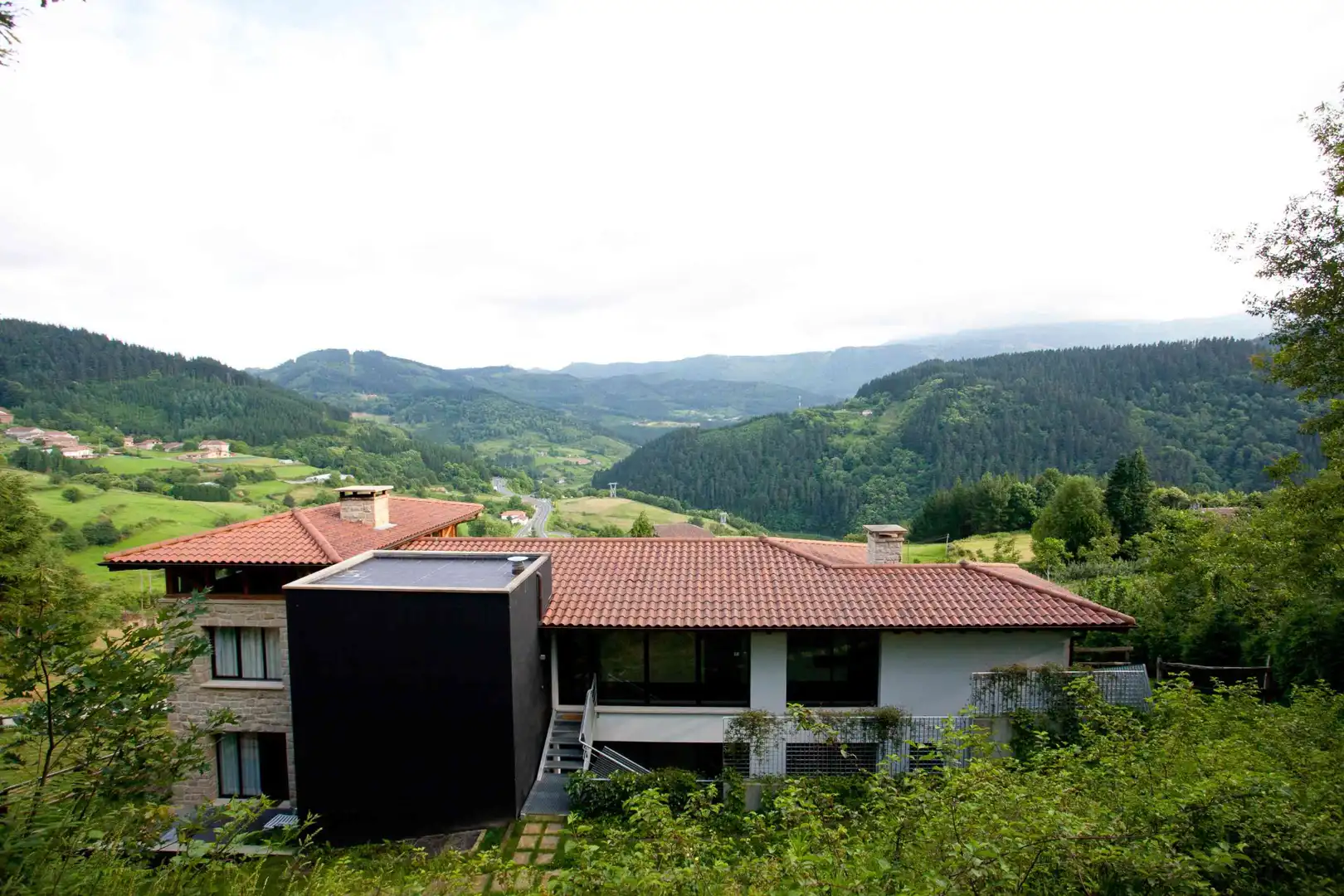 Vista exterior de Edificio en venta en Zeanuri