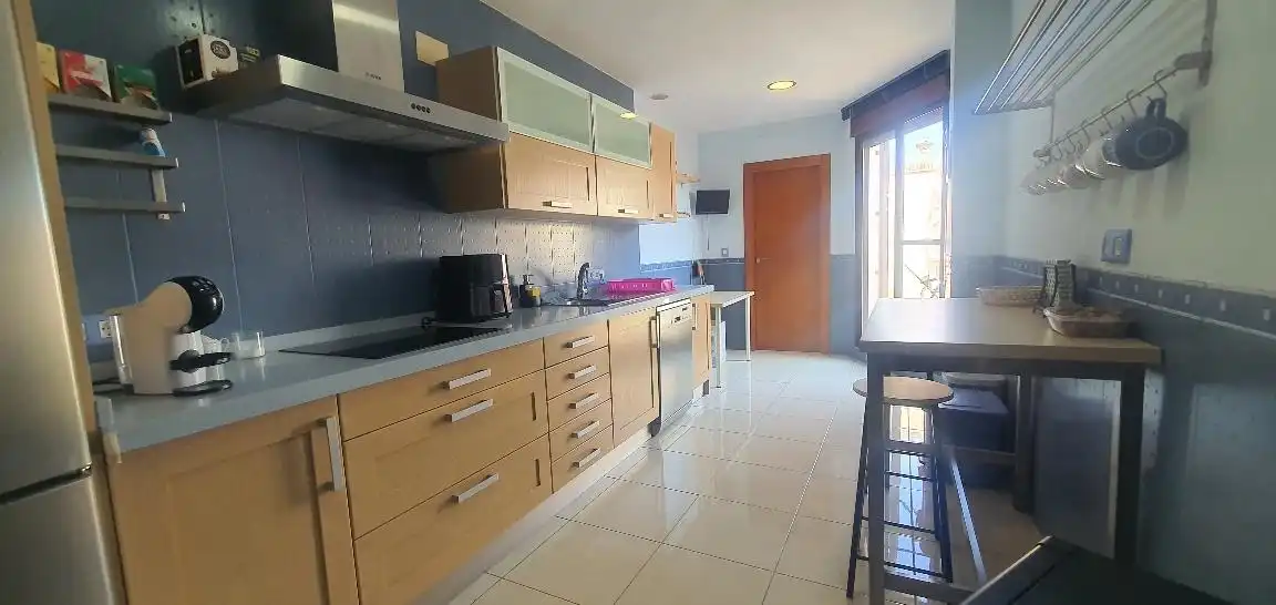 Cuina de Casa adosada en venda en Hellín amb Aire condicionat, Calefacció i Parquet