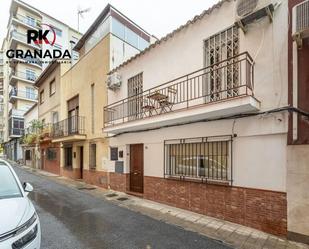 Exterior view of Single-family semi-detached for sale in  Granada Capital  with Air Conditioner and Parquet flooring