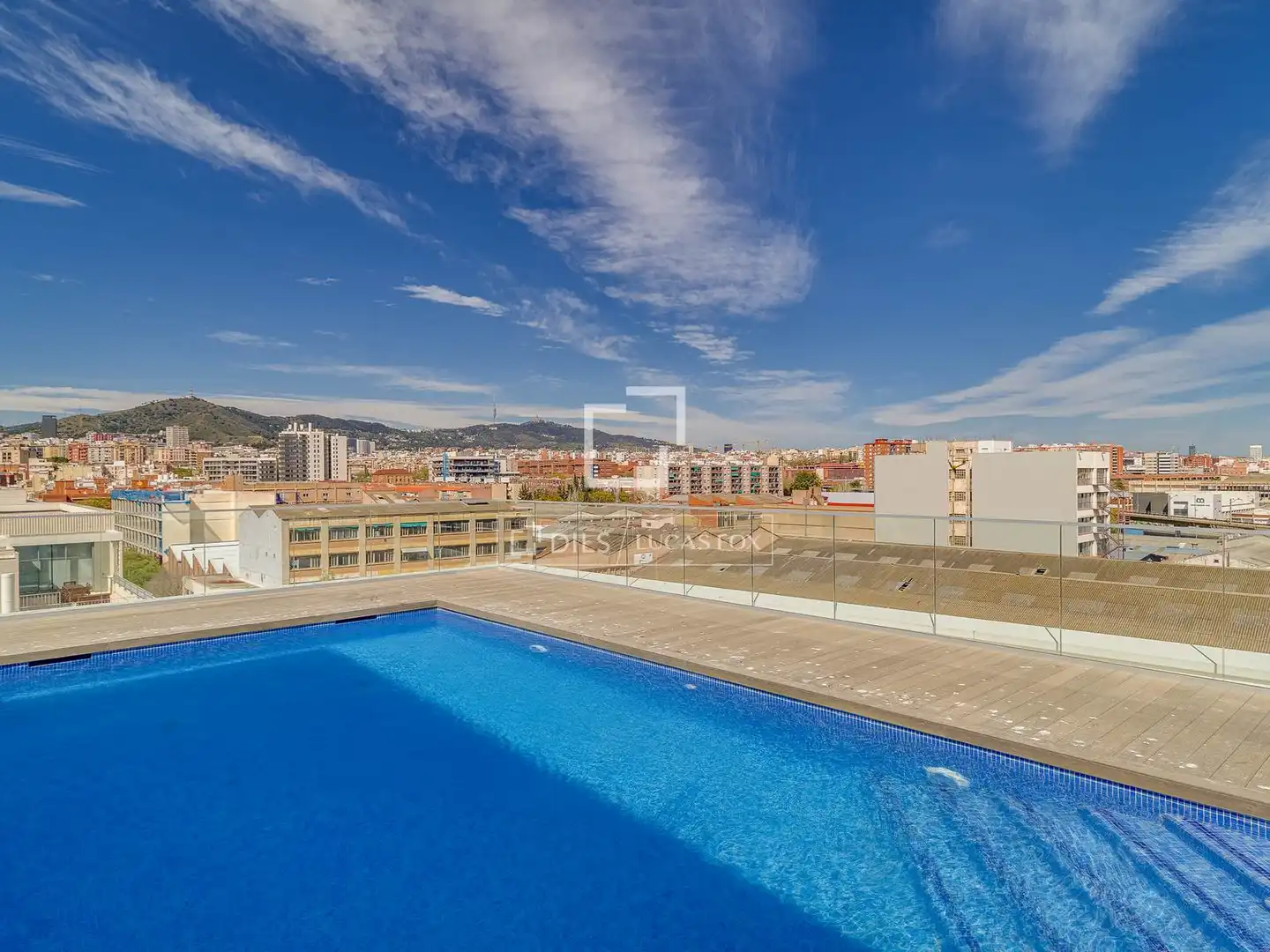 Piscina de Pis en venda en L'Hospitalet de Llobregat amb Aire condicionat, Calefacció i Piscina
