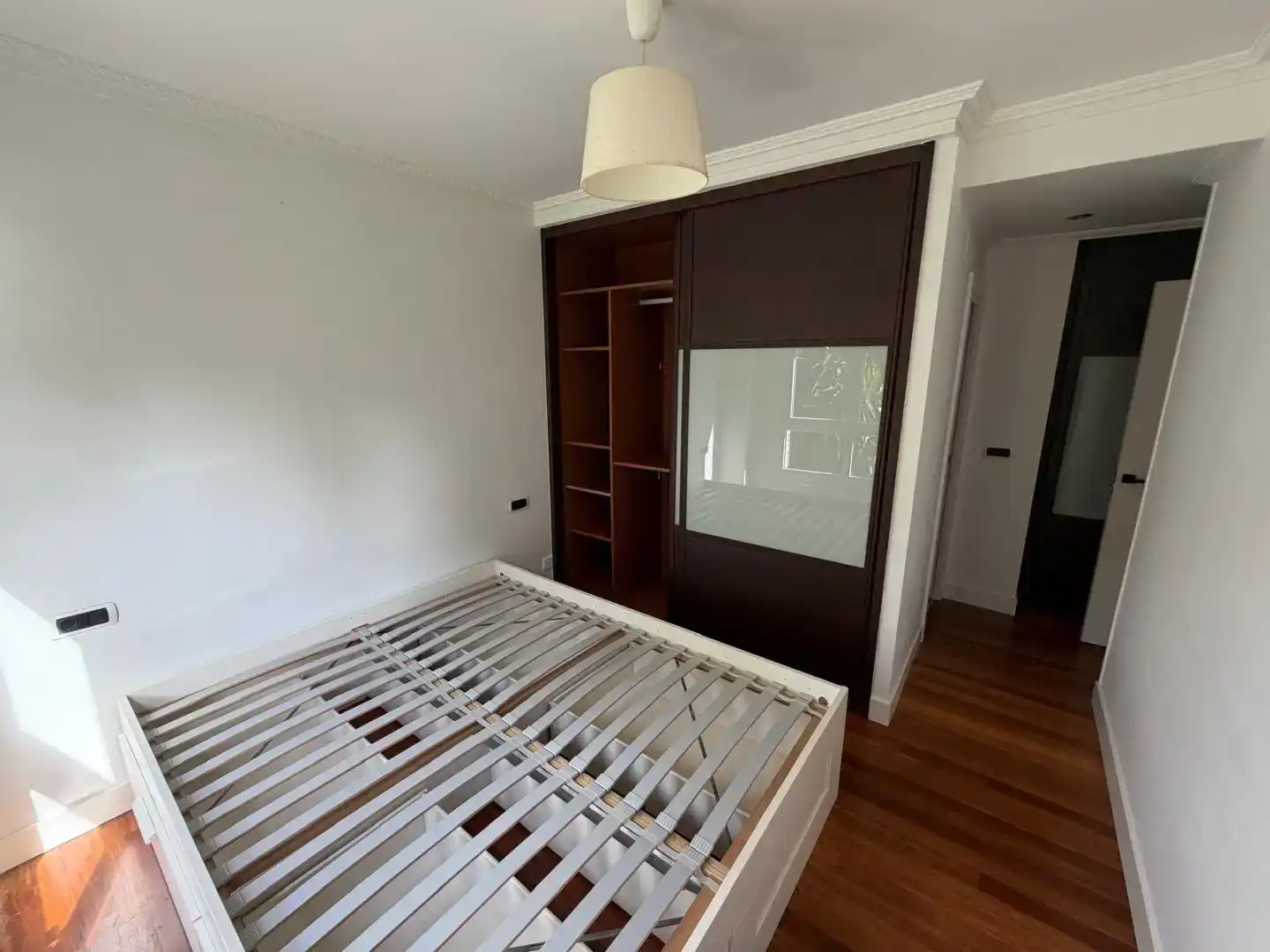 Schlafzimmer von Erdgeschoss zur Miete in Castro-Urdiales mit Privatgarten, Parkett und Schwimmbad