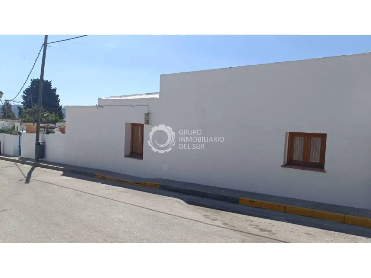 Vista exterior de Casa o xalet en venda en Benalup-Casas Viejas amb Jardí privat, Terrassa i Moblat