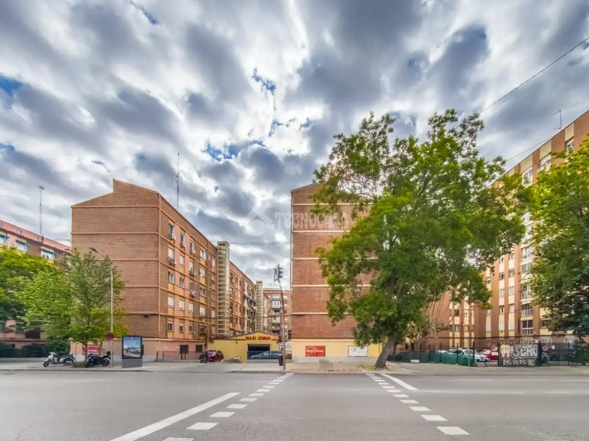 Vista exterior de Pis en venda en Madrid amb Calefacció