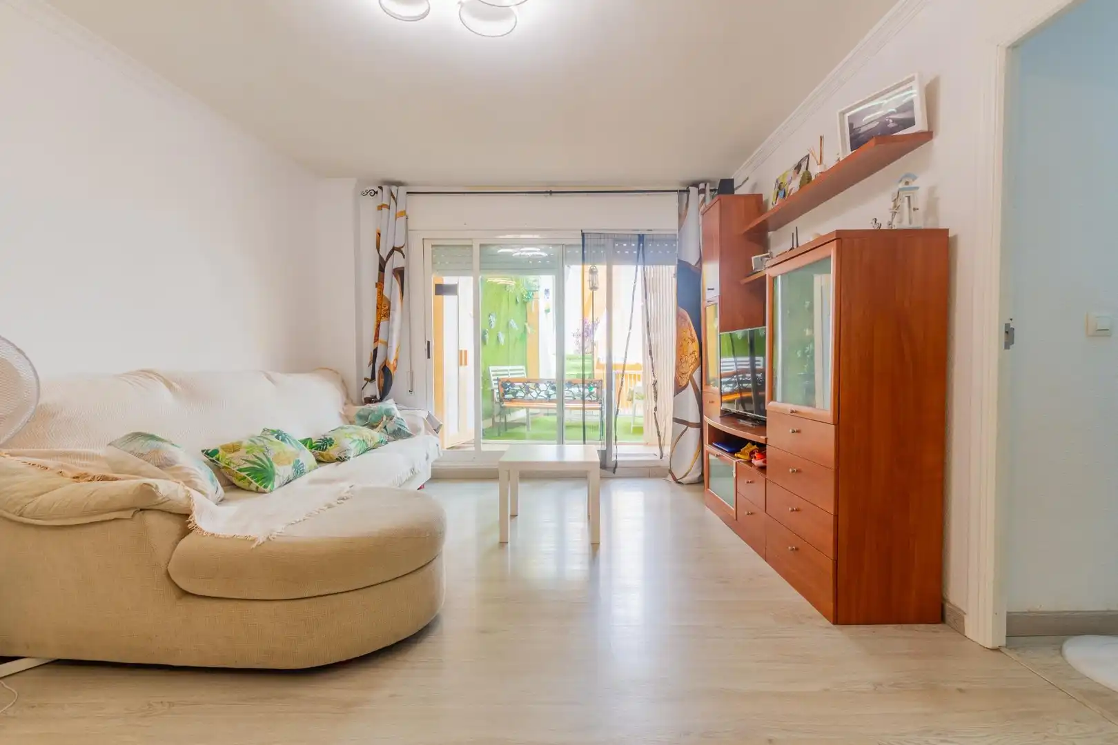 Living room of Flat for sale in Águilas  with Private garden and Furnished