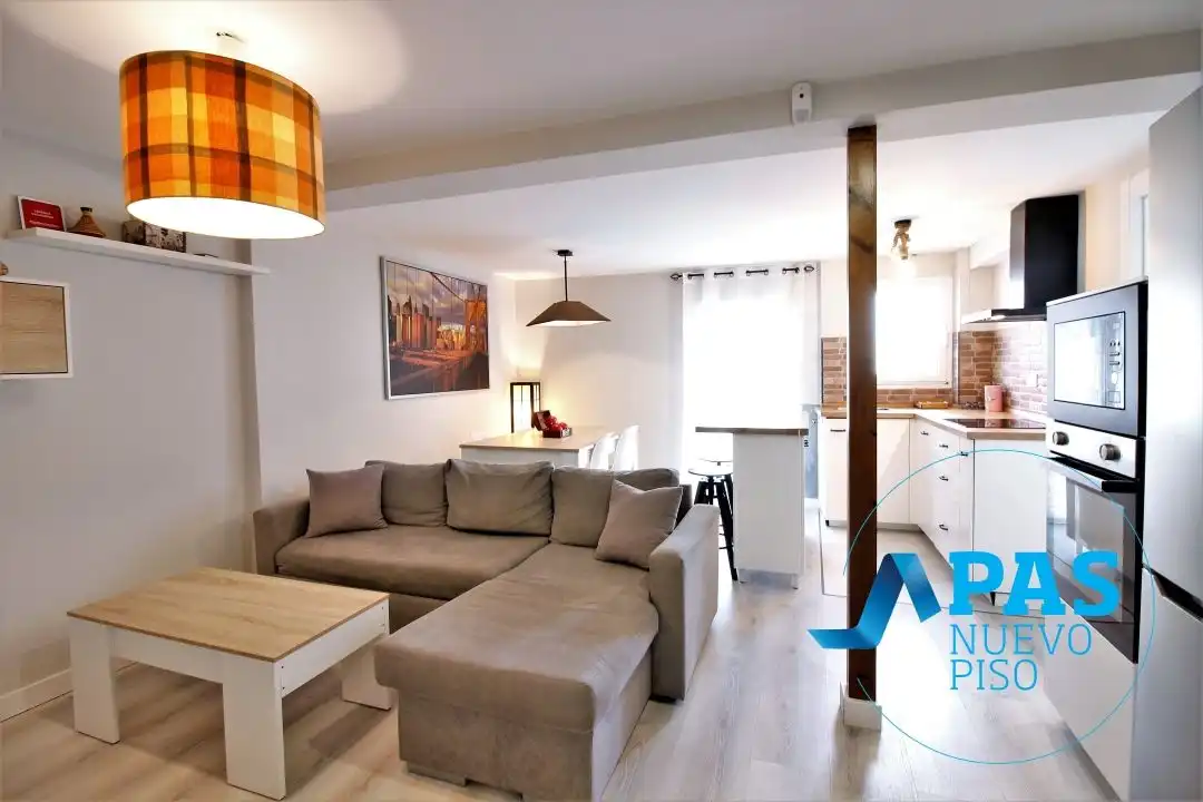 Wohnzimmer von Wohnung zur Miete in Santander mit Balkon