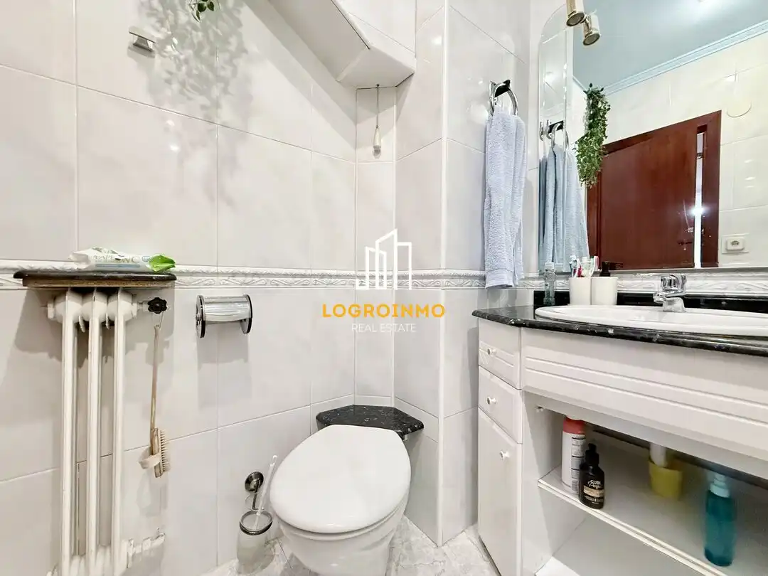 Bathroom of Flat for sale in  Logroño  with Heating and Terrace