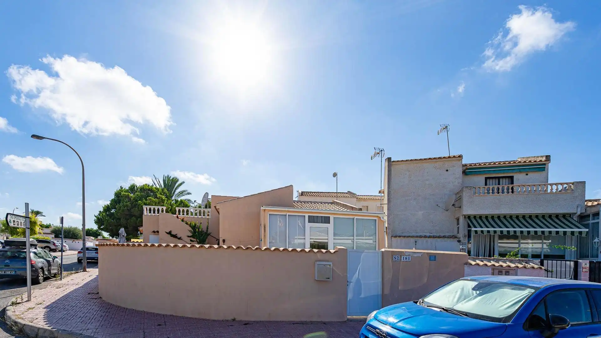 Vista exterior de Casa o chalet en venta en Orihuela con Jardín privado, Amueblado y Piscina comunitaria