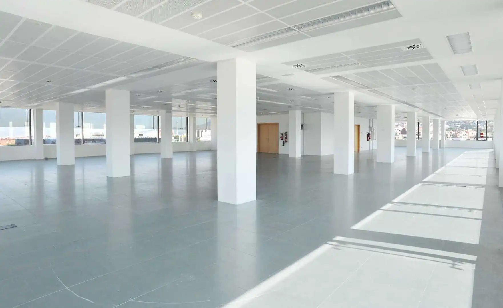 Oficina de alquiler en Cornellà de Llobregat con Aire acondicionado, Calefacción y Terraza