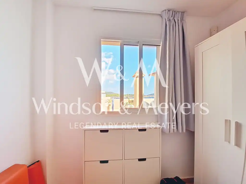 Habitación de Apartamento en venta en Santa Eulària des Riu con Aire acondicionado, Amueblado y Piscina comunitaria