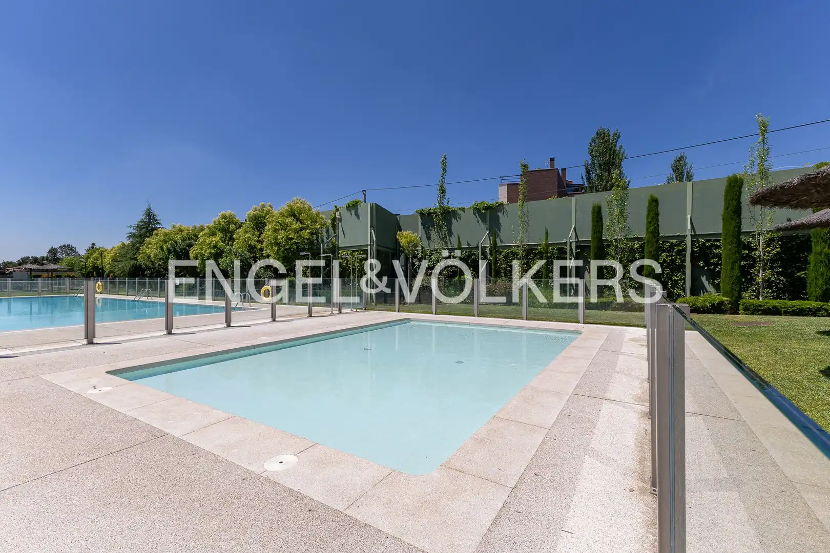 Swimming pool of Duplexes for sale in Madrid  with Air Conditioner, Heating and Private garden