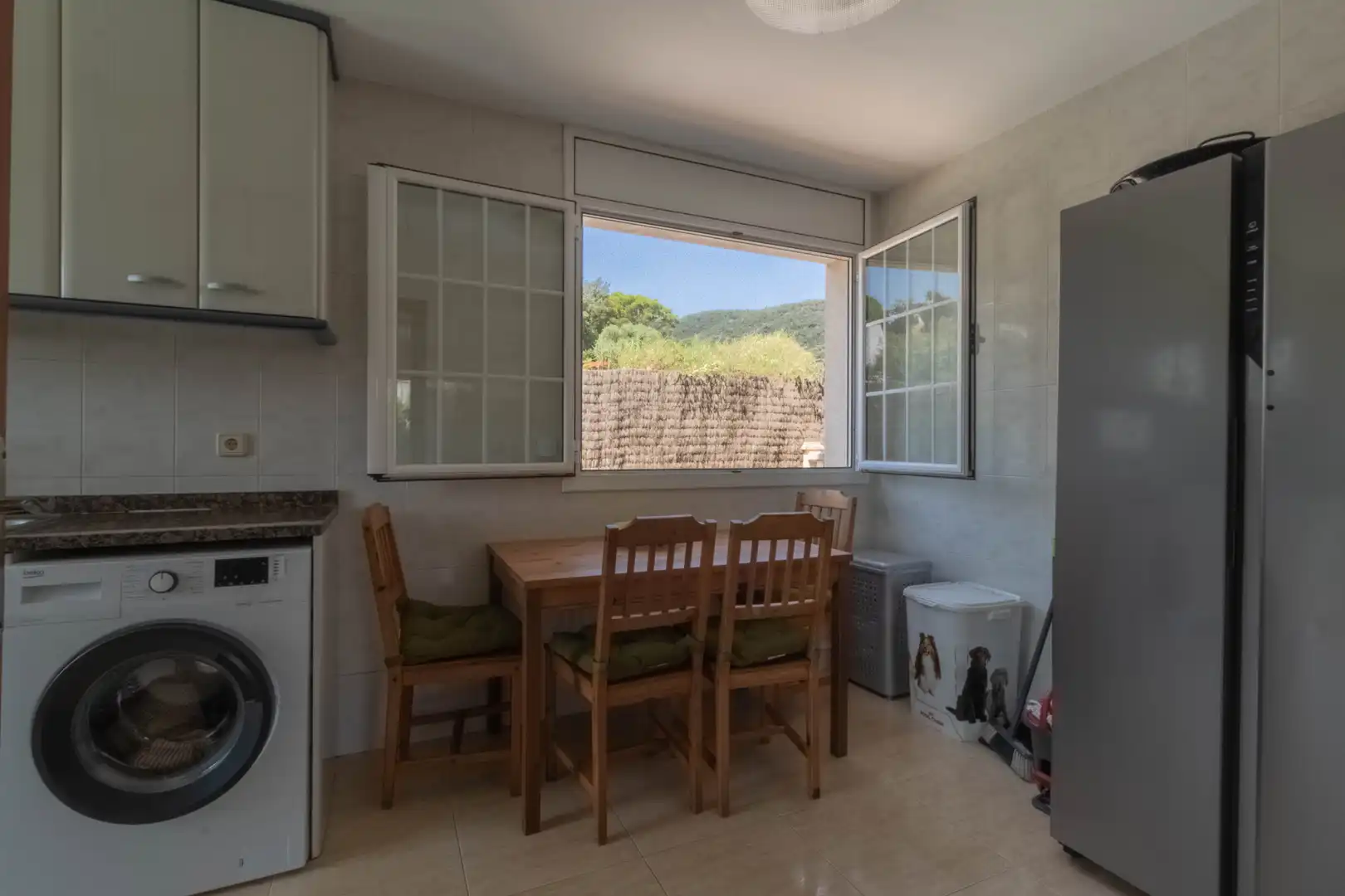 Cuina de Casa o xalet en venda en Sant Cebrià de Vallalta amb Aire condicionat, Jardí privat i Terrassa
