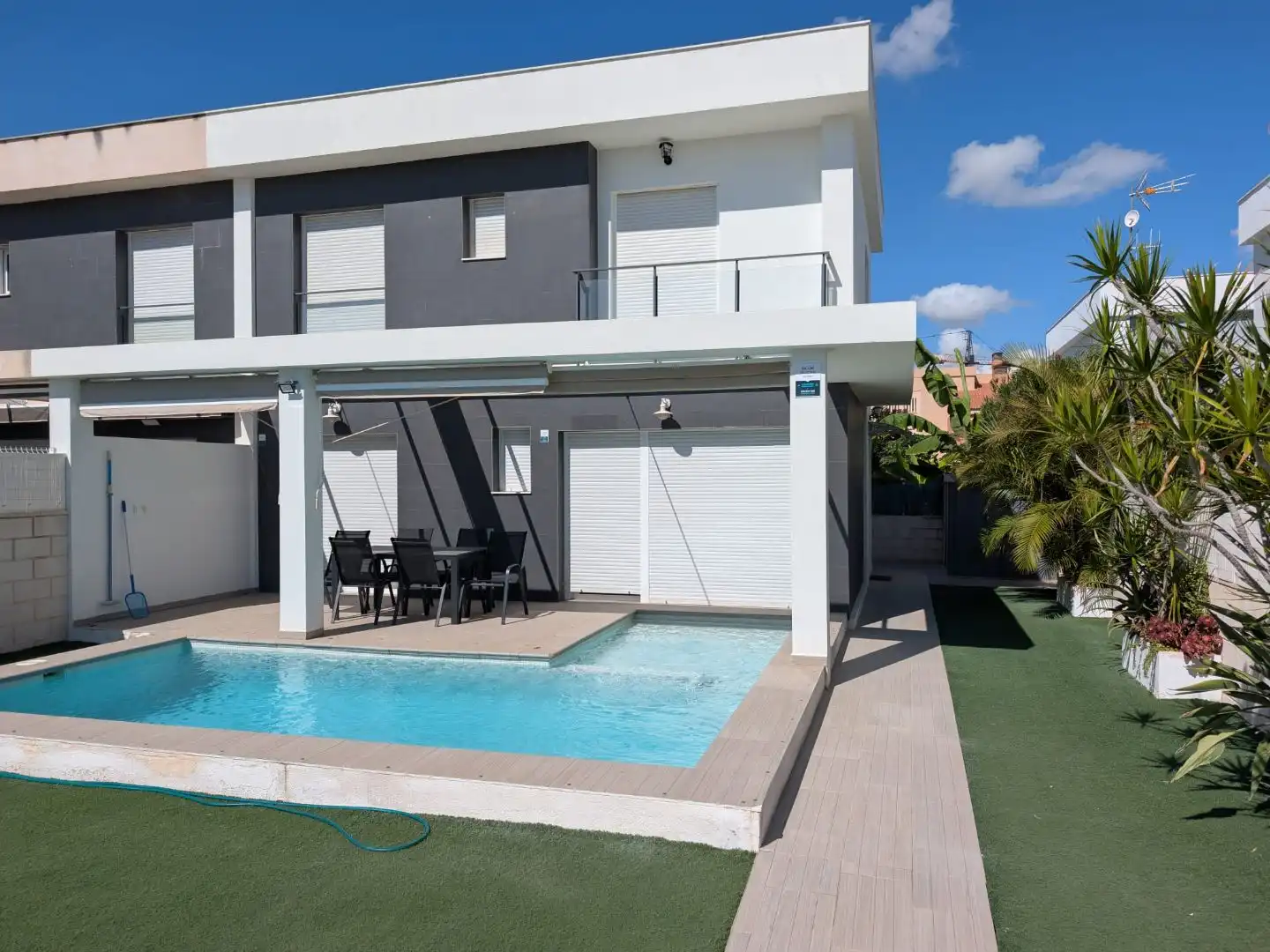 Vista exterior de Casa o chalet en venta en Santa Pola con Aire acondicionado, Terraza y Piscina