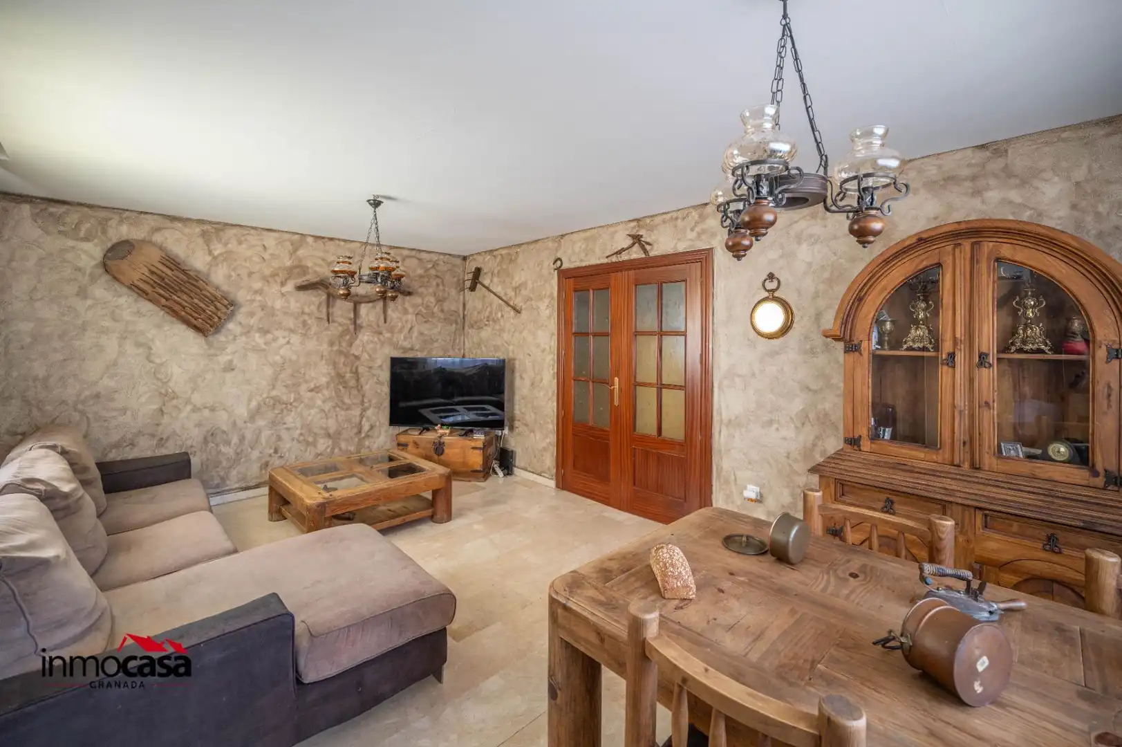 Sala de estar de Casa adosada en venta en Jun con Aire acondicionado, Jardín privado y Piscina
