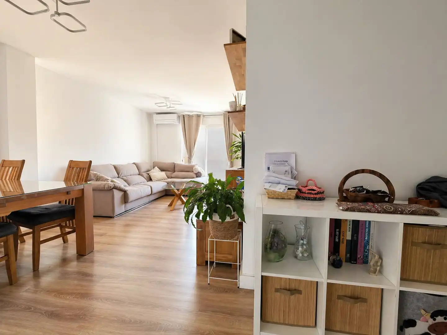 Living room of Flat for sale in Girona  with Air Conditioner, Heating and Terrace