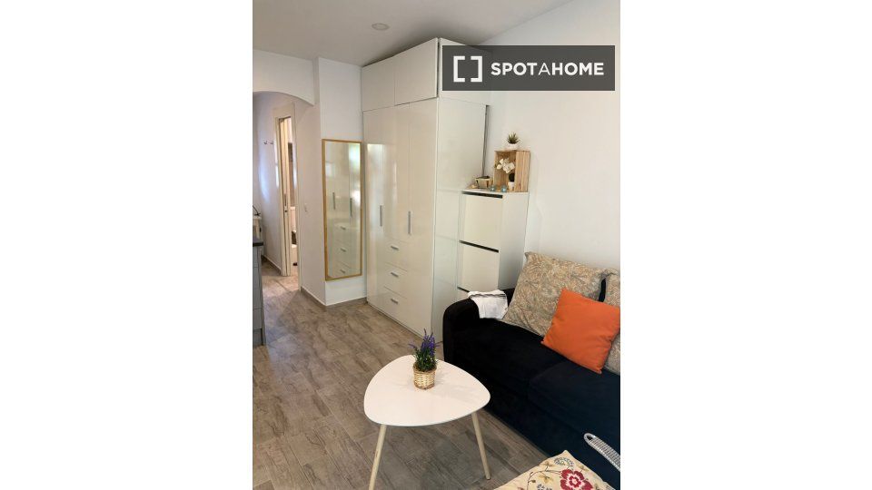 Exterior view of Flat for rent in  Madrid Capital  with Air Conditioner, Heating and Furnished