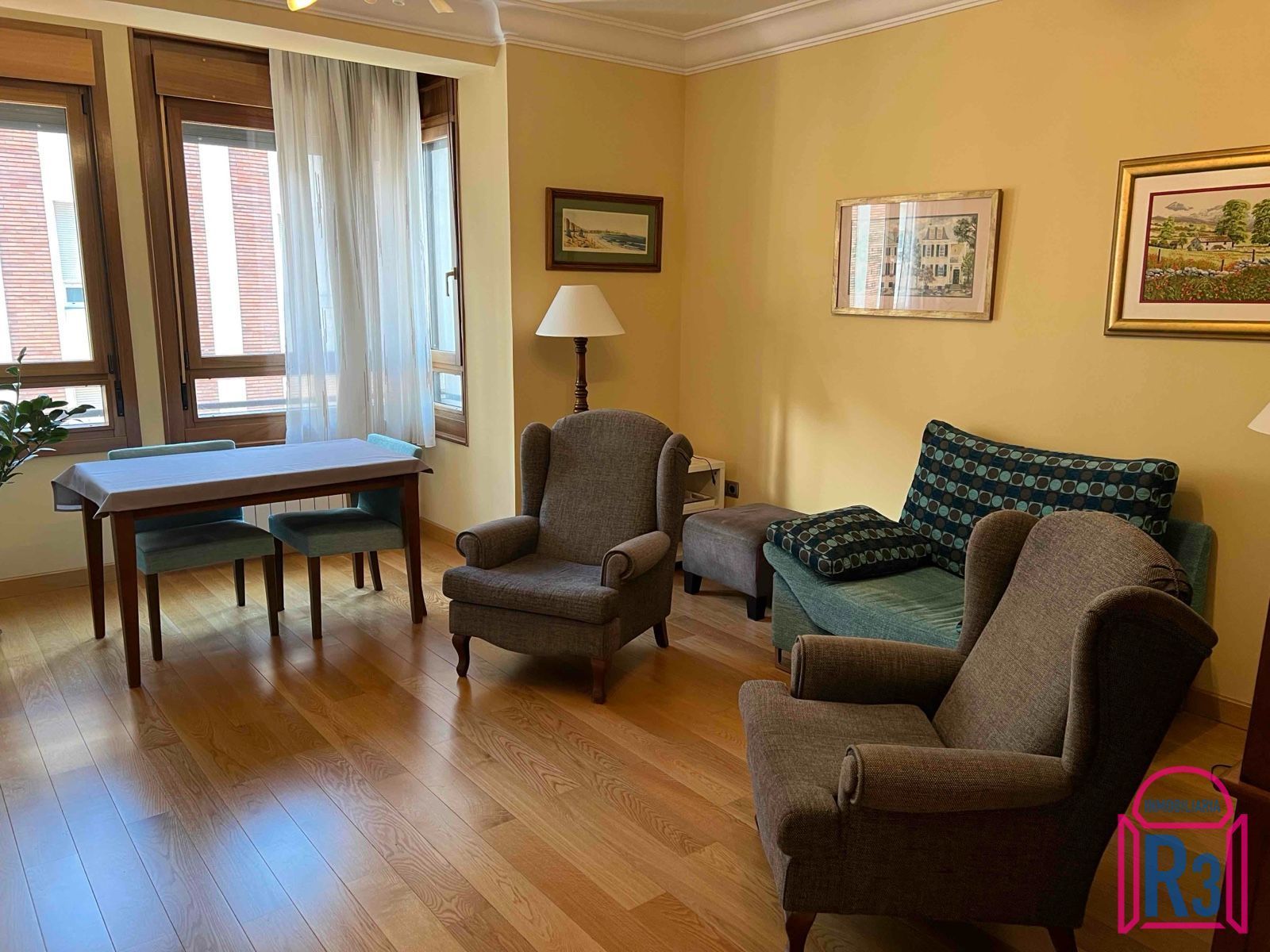 Sala de estar de Piso en venta en León Capital  con Calefacción y Trastero