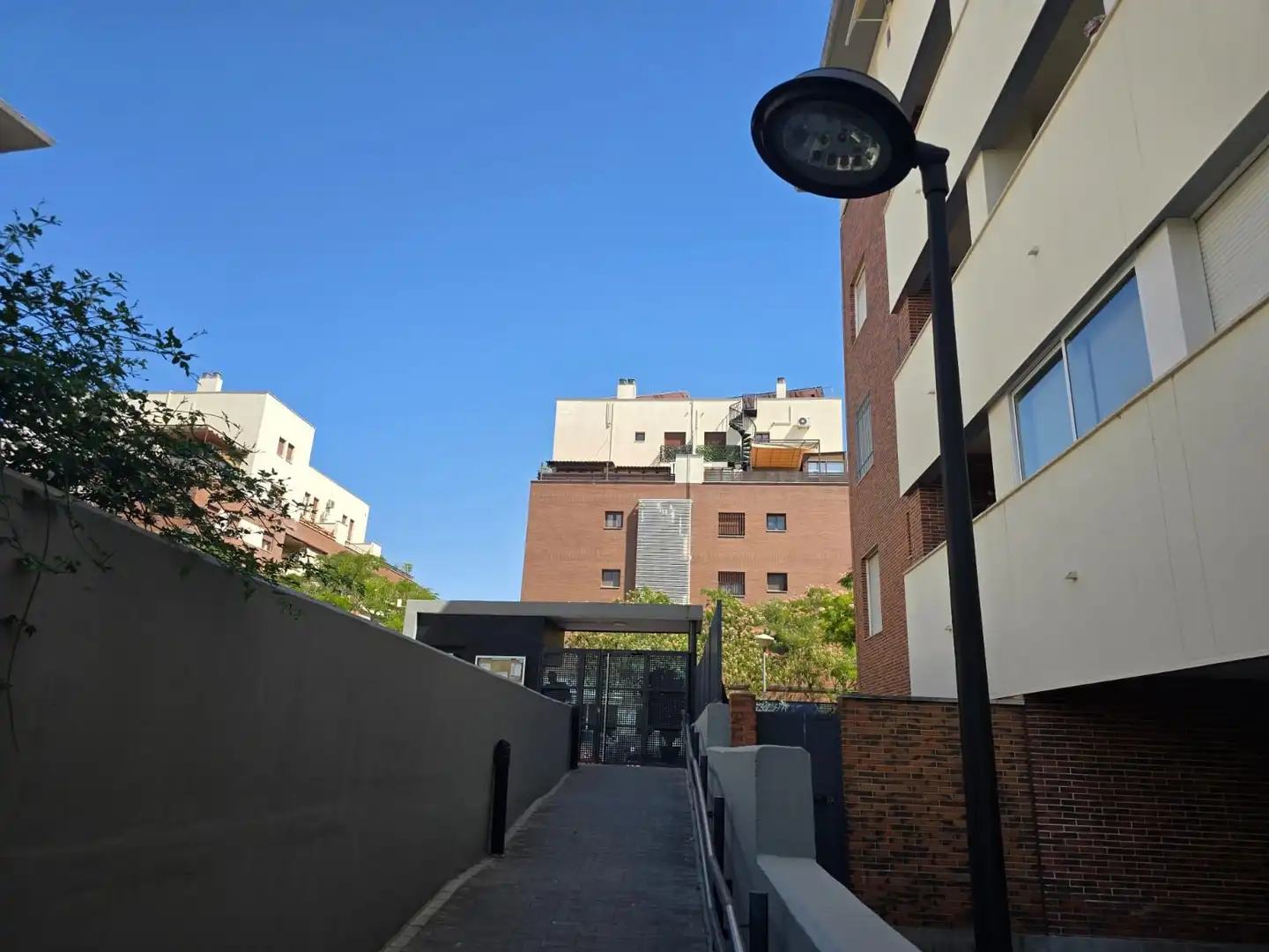 Vista exterior de Pis en venda en Mairena del Aljarafe amb Aire condicionat i Terrassa