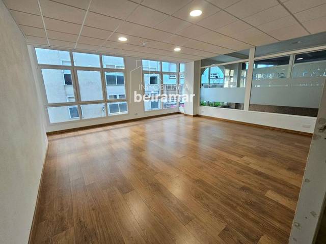 Local comercial en Alquiler en MARCIAL ADALID en Santa Uxía de Ribeira