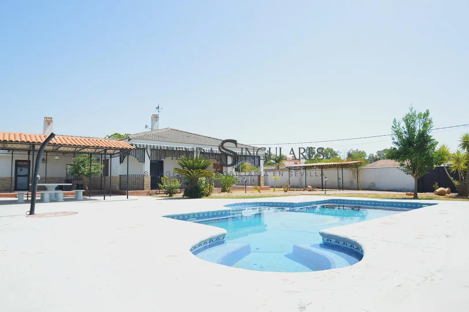 Chalet con piscina en venta en Carmona, imagen 3