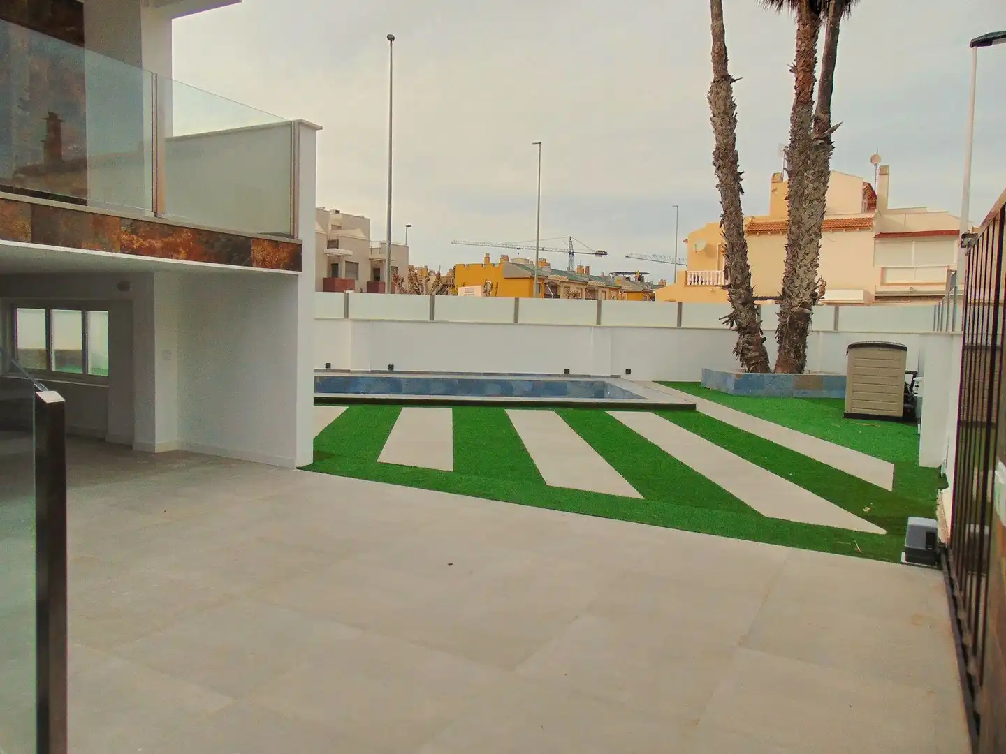 Piscina de Casa adosada en venta en San Pedro del Pinatar con Aire acondicionado, Calefacción y Jardín privado