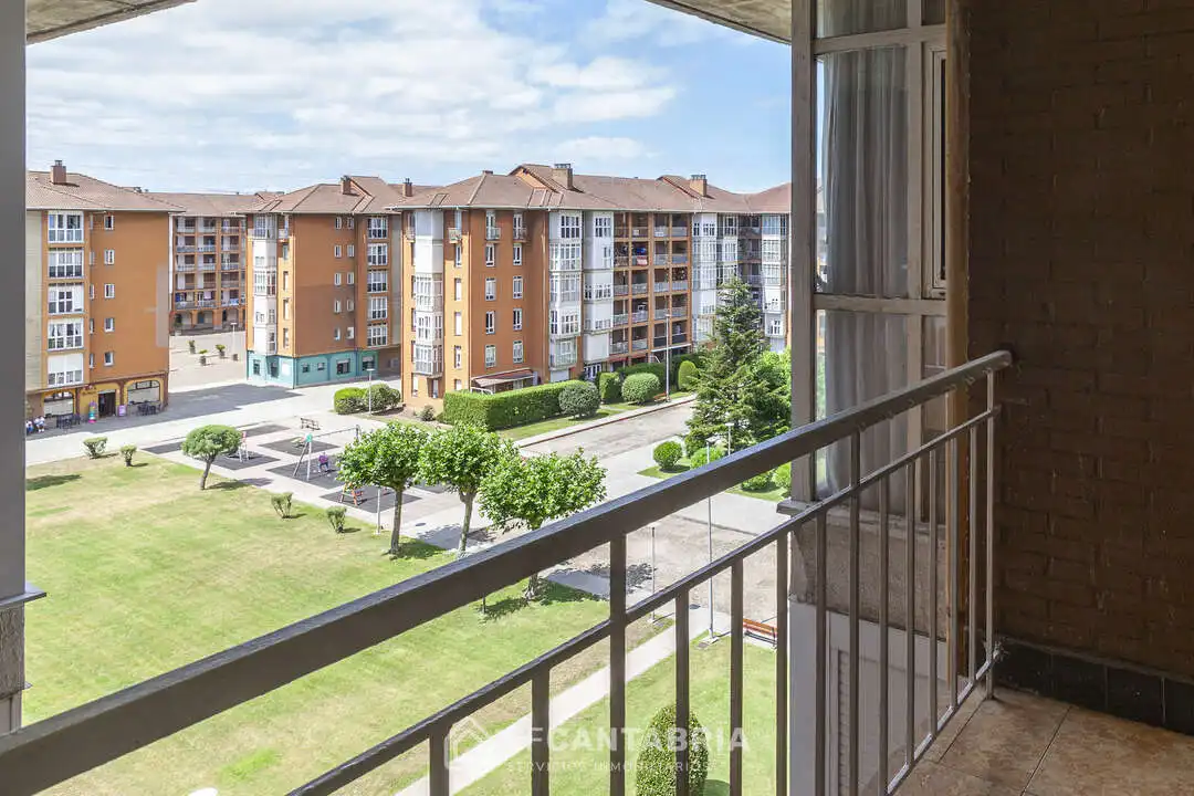 Terrassa de Pis en venda en Santander amb Calefacció, Traster i Piscina