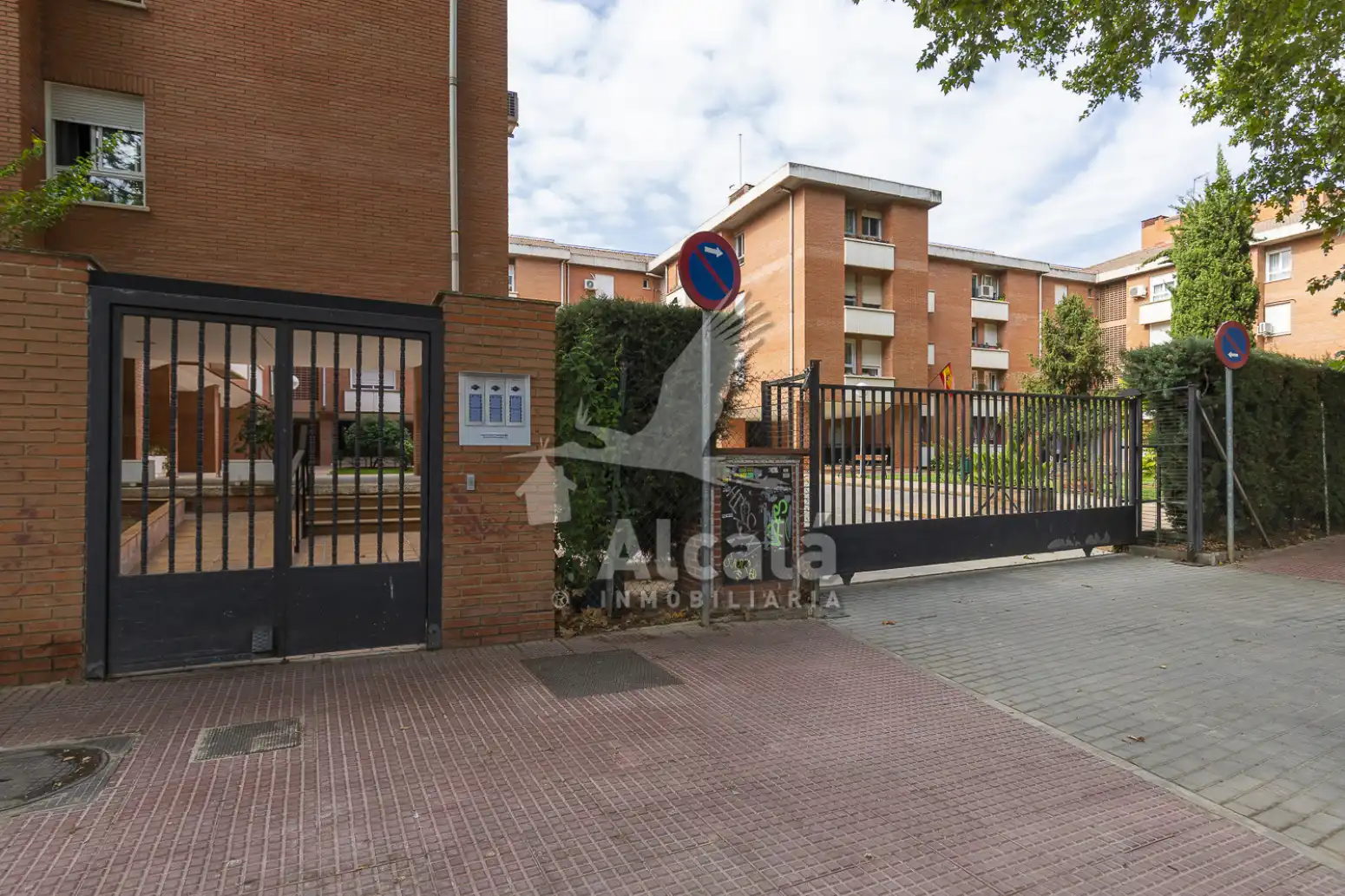 Vista exterior de Pis en venda en Alcalá de Henares amb Aire condicionat, Calefacció i Moblat
