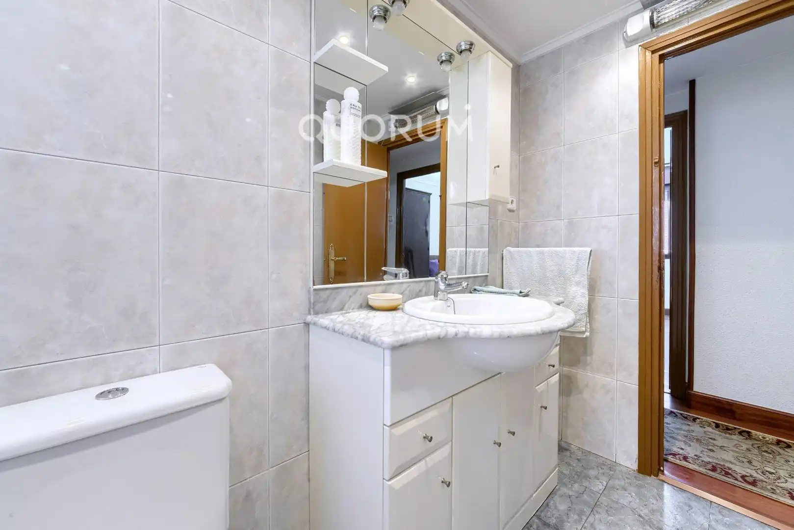 Baño de Piso en venta en Barakaldo  con Jardín privado, Terraza y Amueblado