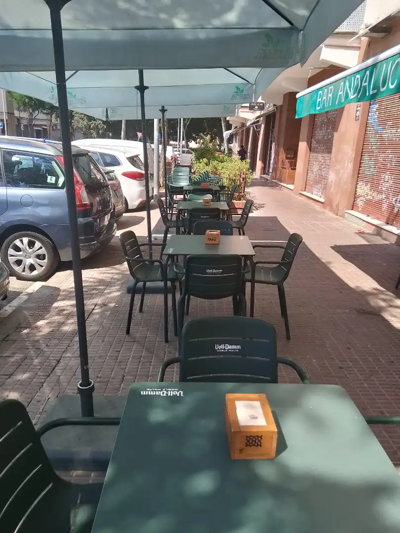 Terrasse von Geschaftsraum zur ubertragung in L'Hospitalet de Llobregat mit Klimaanlage, Möbliert und Alarm