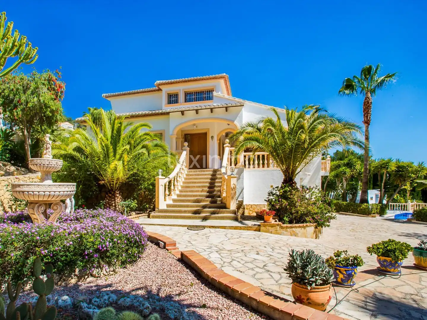 Detached house with terrace for sale in Gargasindi - Garduix - Colina del Sol