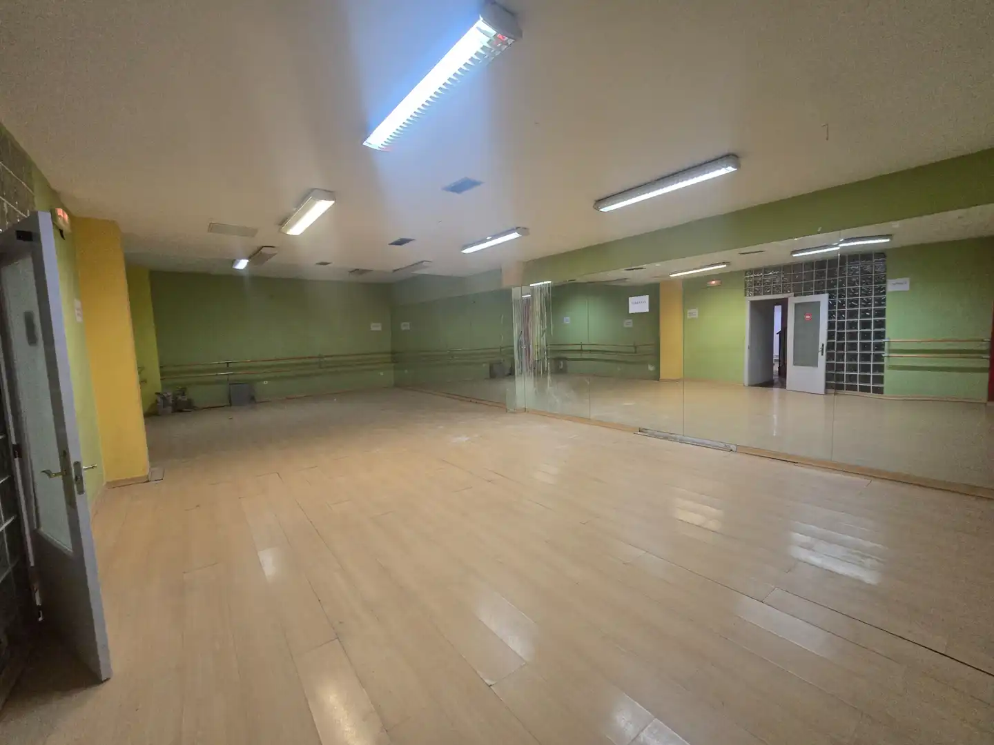 Commercial properties for sale in Alcorcón  with Air Conditioner