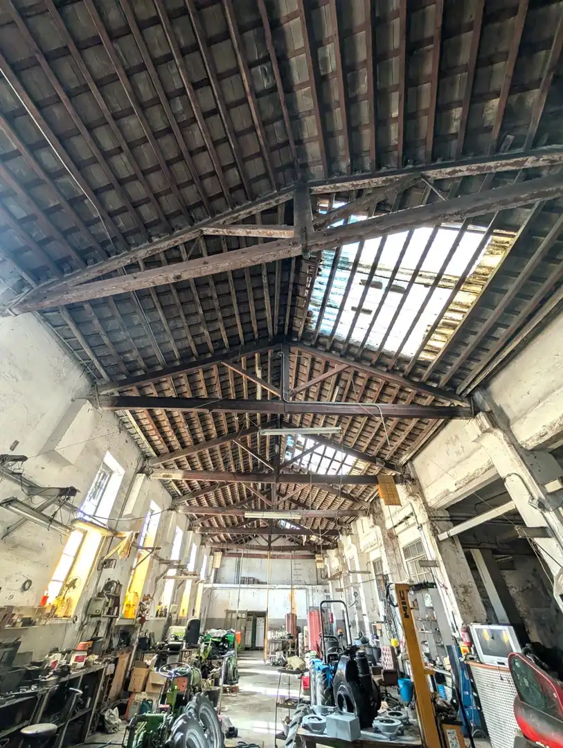 Außenansicht von Fabrikhallen zum Verkauf in Alcoy / Alcoi