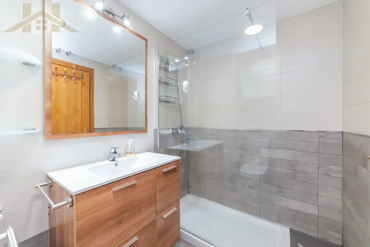 Bathroom of Flat for sale in Pinto  with Air Conditioner, Heating and Storage room